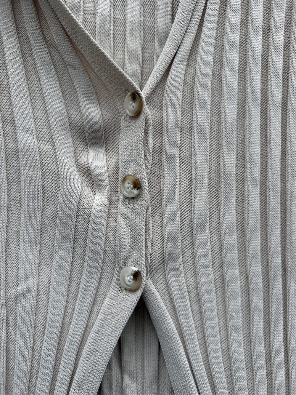 DISSH Ribbed Collared V-Neck Button Sweater Size: S - Picture 4 of 9